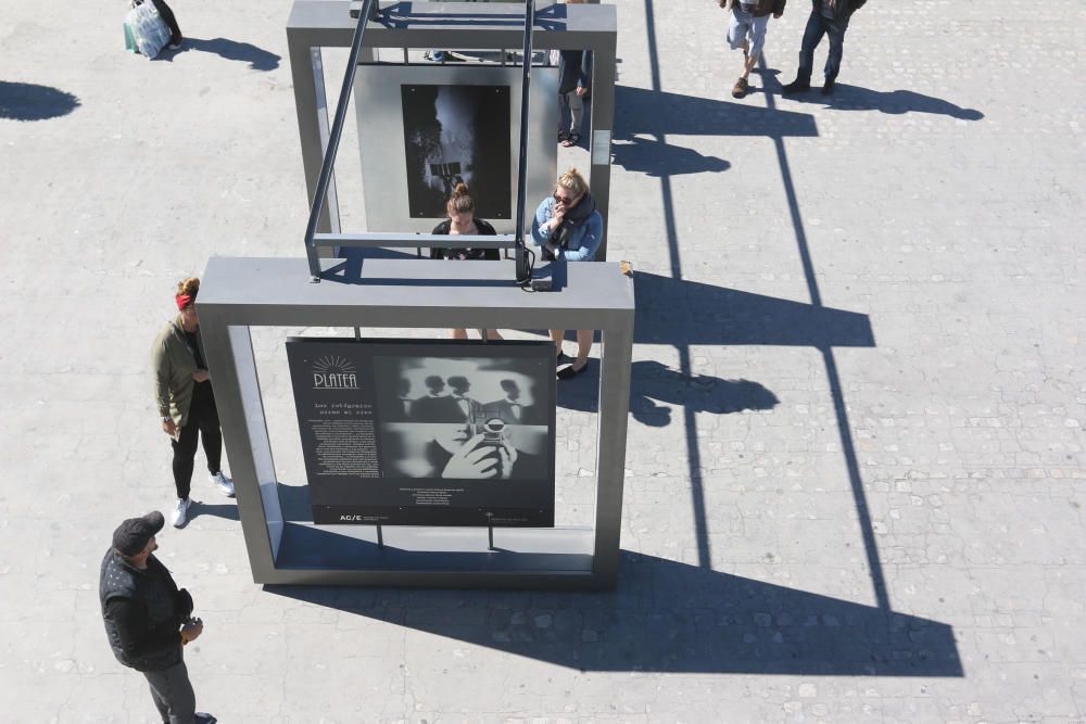 La muestra reúne las fotografías de 40 artistas españoles en el Muelle Uno, junto al Centre Pompidou Málaga