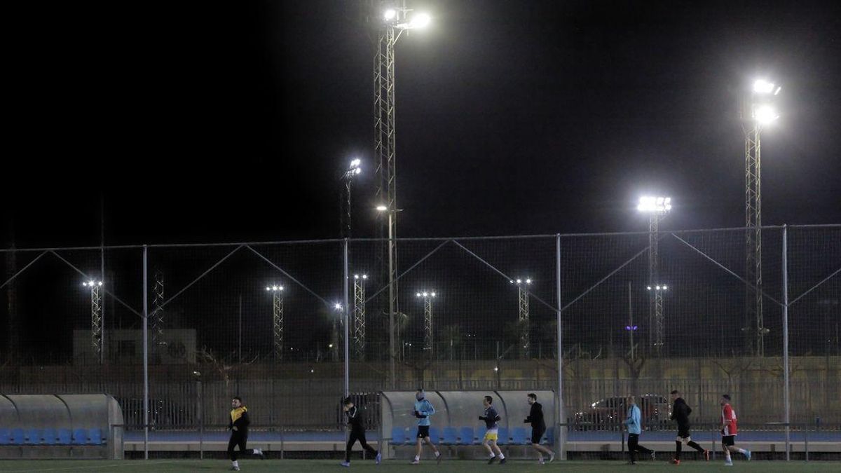 La Ciutat Esportiva Municipal de Vila-real iluminada