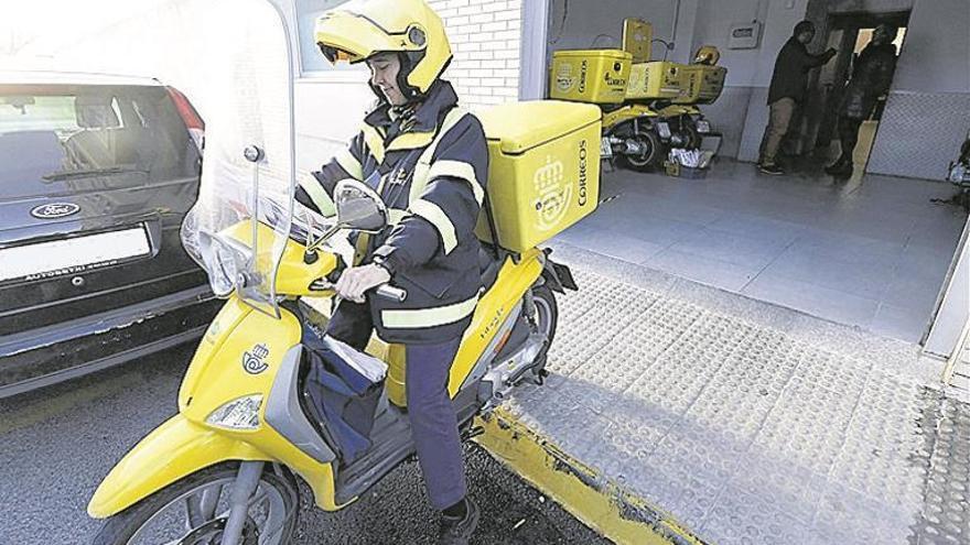 Correos retira nueve buzones amarillos en Mérida para «ahorrar costes»