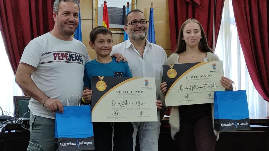 Langreo homenajea a los deportistas Óscar Blanco y Beatriz Palleiro