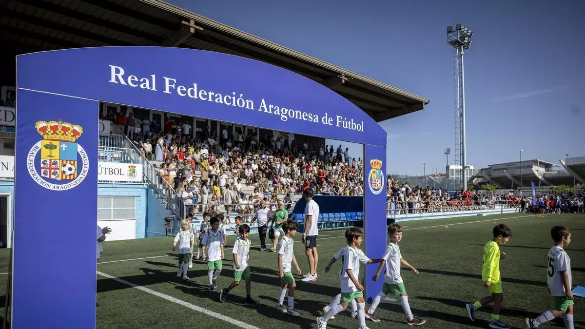 Más de 10.000 personas celebran el Día del Fútbol Base Aragonés con más de 180 trofeos repartidos