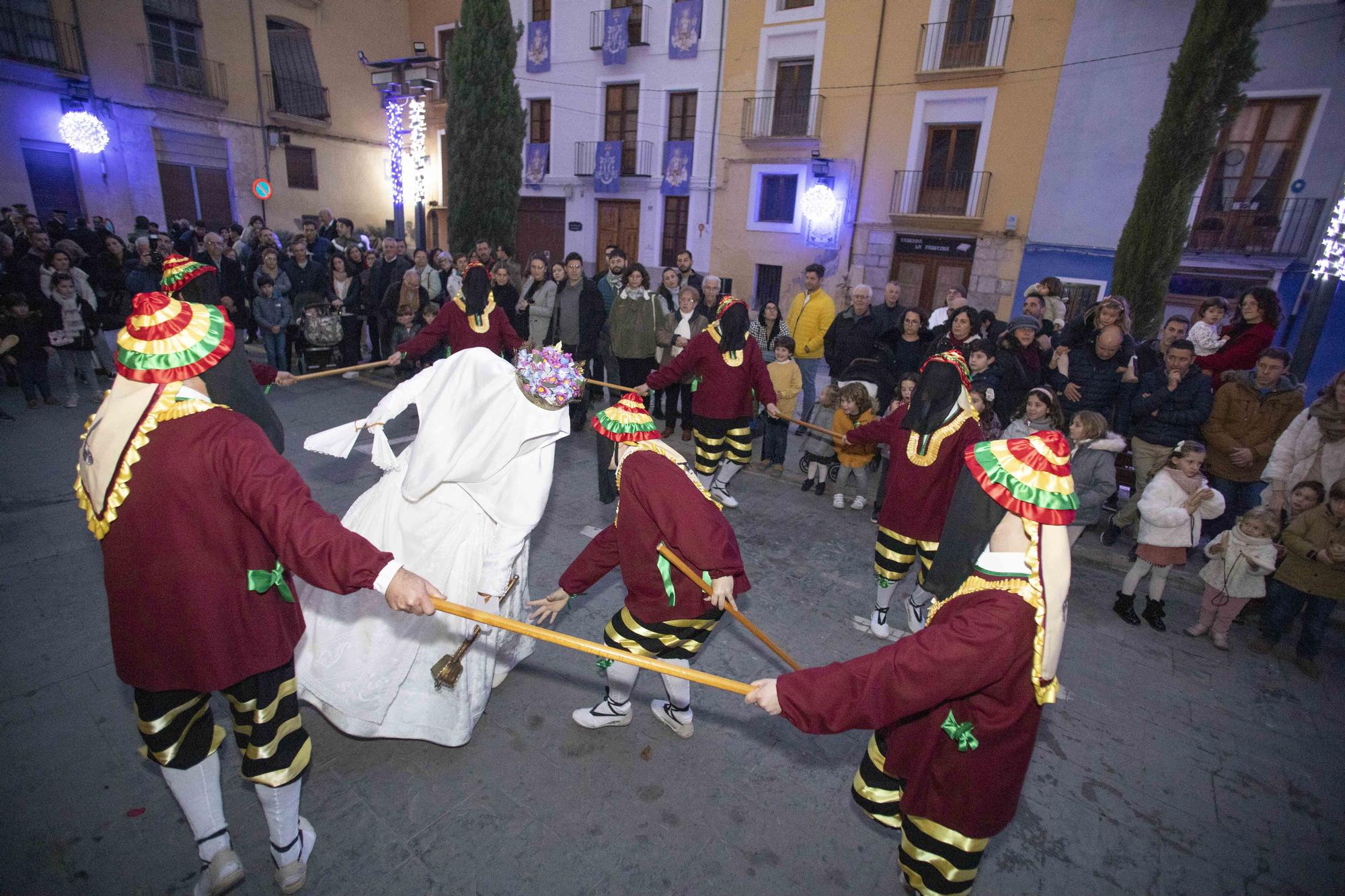 Ontinyent se vuelca con la tradiconal procesión de la Puríssima