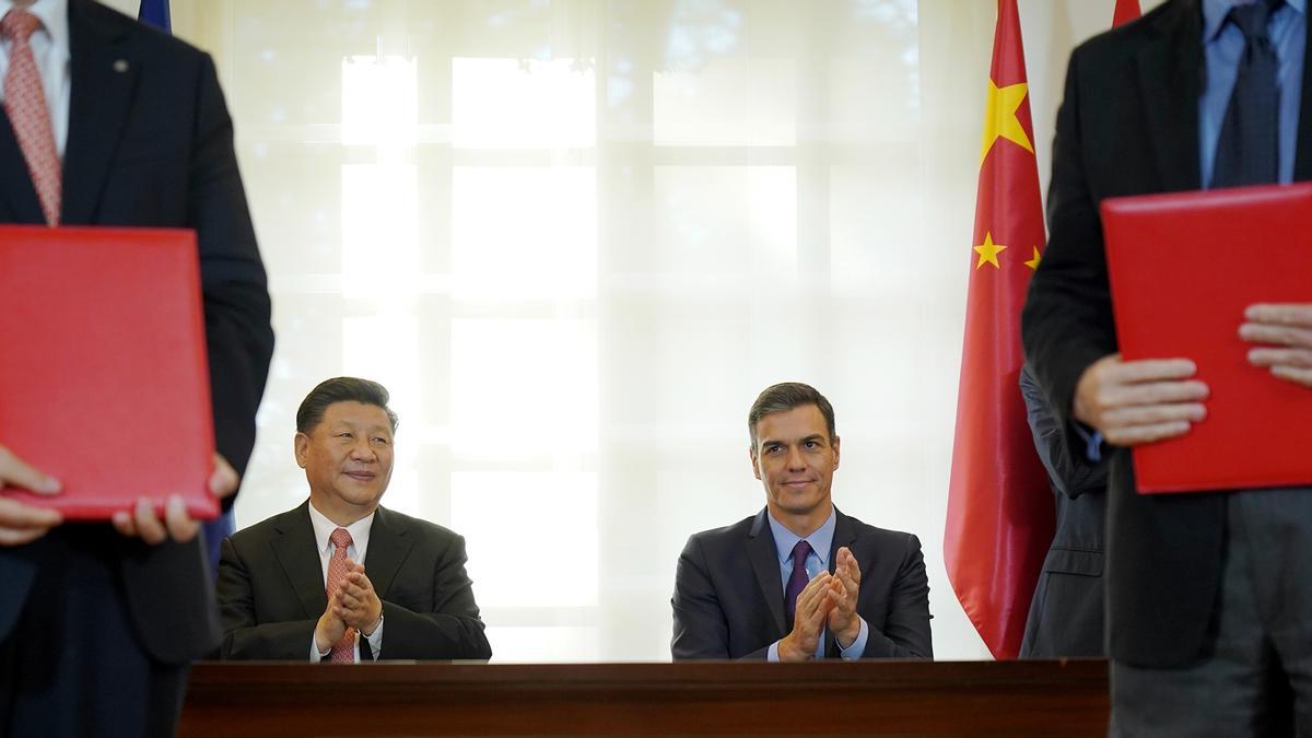 El Presidente del Gobierno, Pedro Sánchez, junto a Xi Jinping, Presidente de la República Popular China, en una imagen de 2018