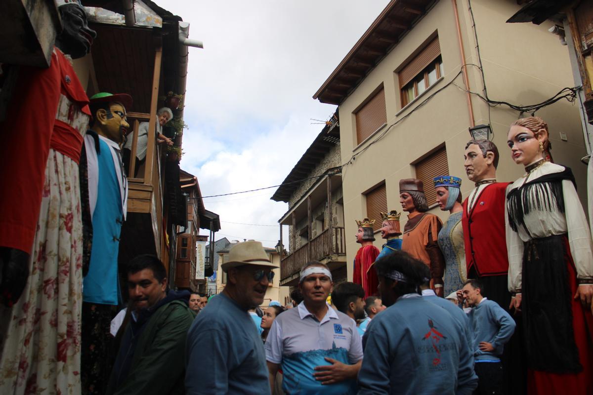 GALERÍA | Desfile de gigantes en Puebla de Sanabria GALERÍA | Desfile de gigantes en Puebla de Sanabria