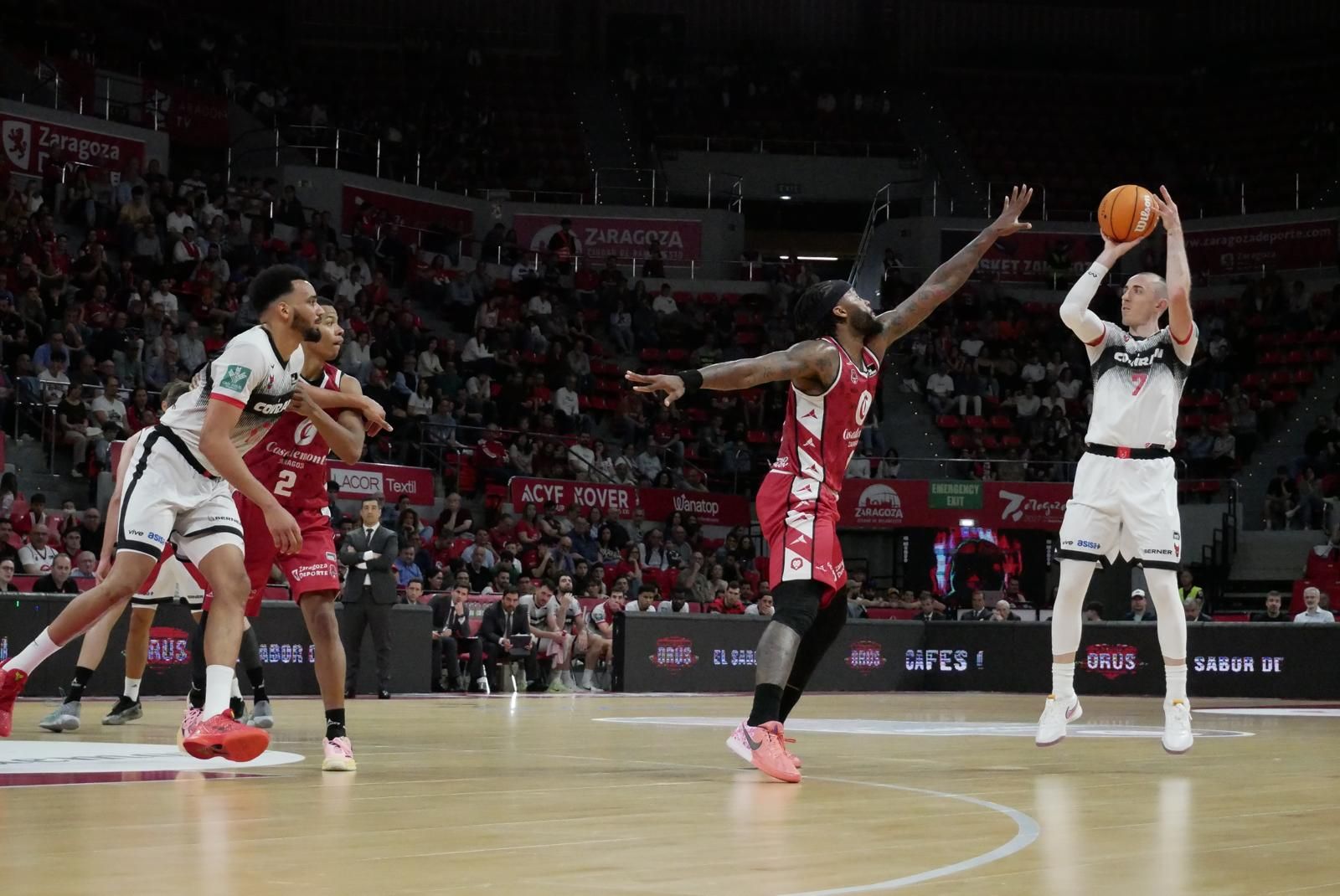 En imágenes | Así ha sido el partido entre el Casademont Zaragoza y el Covirán