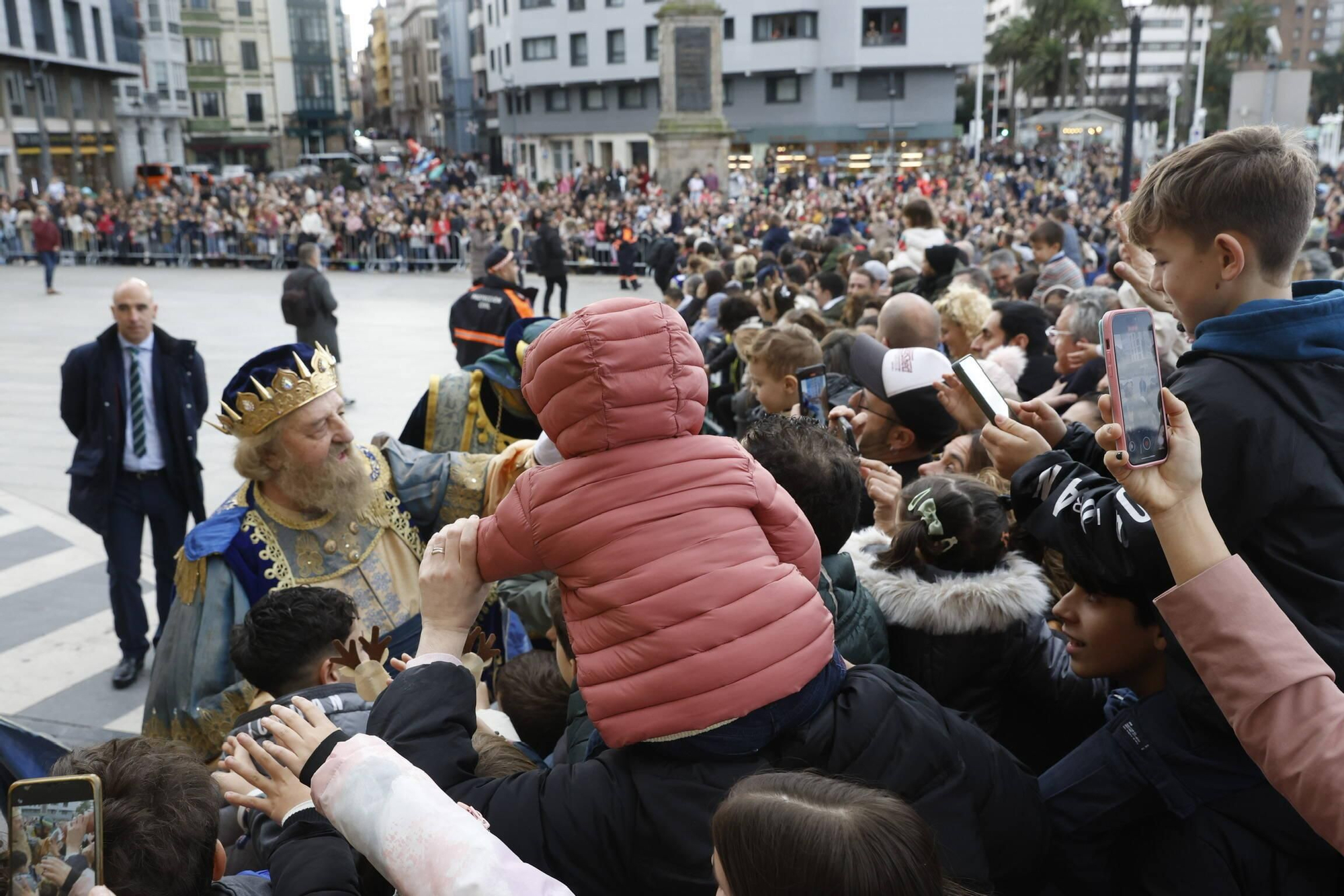 En imágenes: Los Reyes Magos desembarcan en Gijón