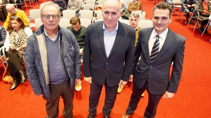 Óscar Rodríguez Buznego, Francisco Balado y Manuel Álvarez-Buylla, ayer, en el Club Prensa Asturiana.