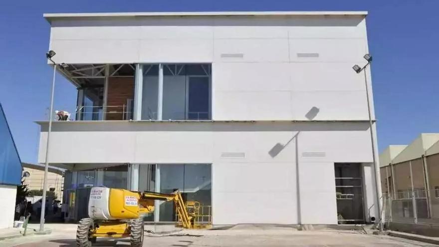 El Ayuntamiento de Torrevieja terminará el pabellón Blanco con un sobrecoste que multiplica por ocho el presupuesto inicial