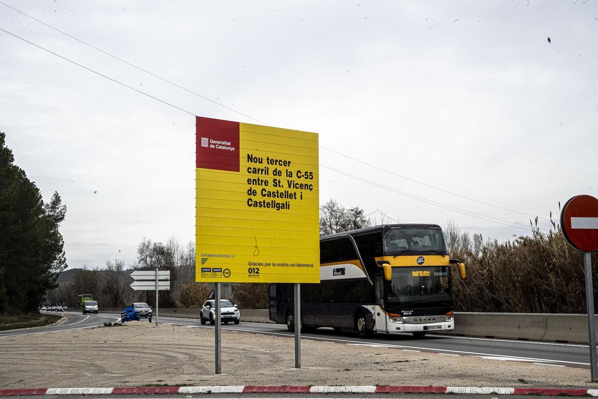 El cartell que anuncia les obres hi és col·locat des de principi del 2024