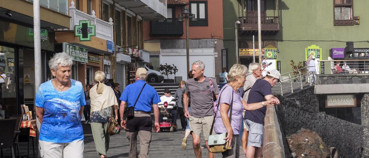 Turistas en Puerto de la Cruz antes de la pandemia.