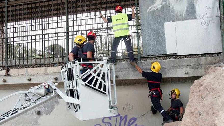 Adif realiza un simulacro para el rescate de dos personas en el túnel de Renfe