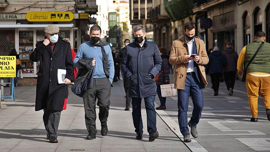 Las buenas temperaturas animaron estos días el paseo por las calles. | Jose Luis Fernández