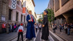 Donald Trump y Xi Jinping bailan por la paz en Barcelona