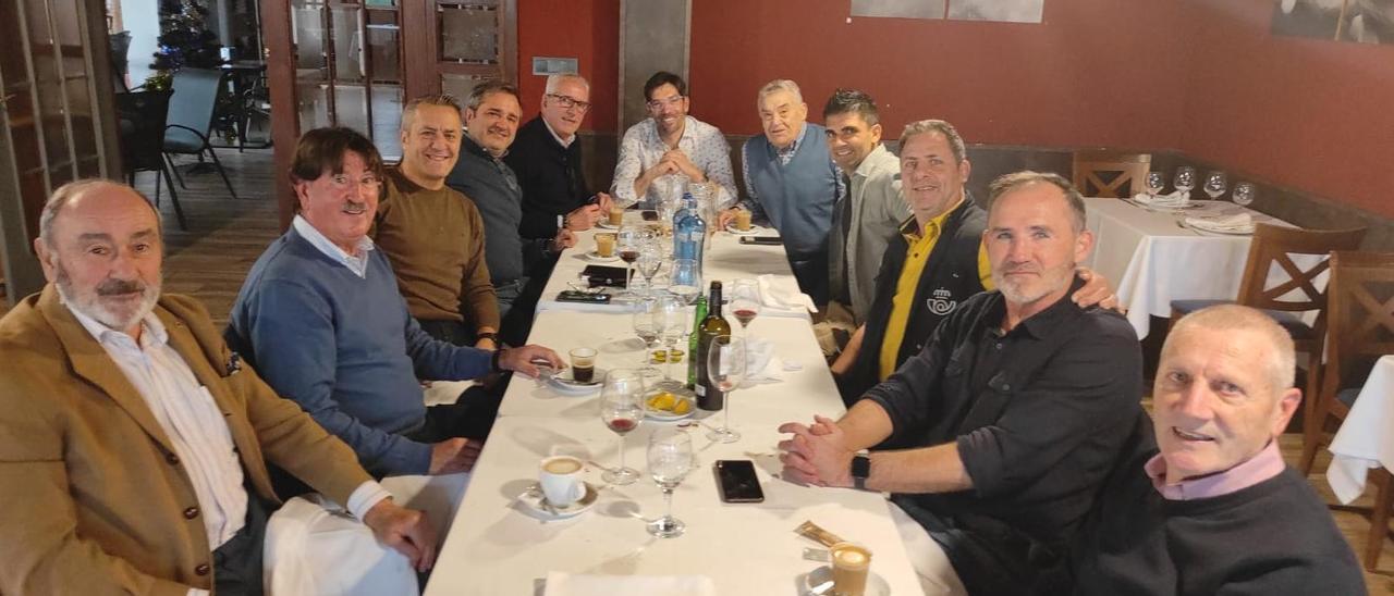 Integrantes de la Asociación de Veteranos del Hércules, durante uno de sus encuentros anuales.