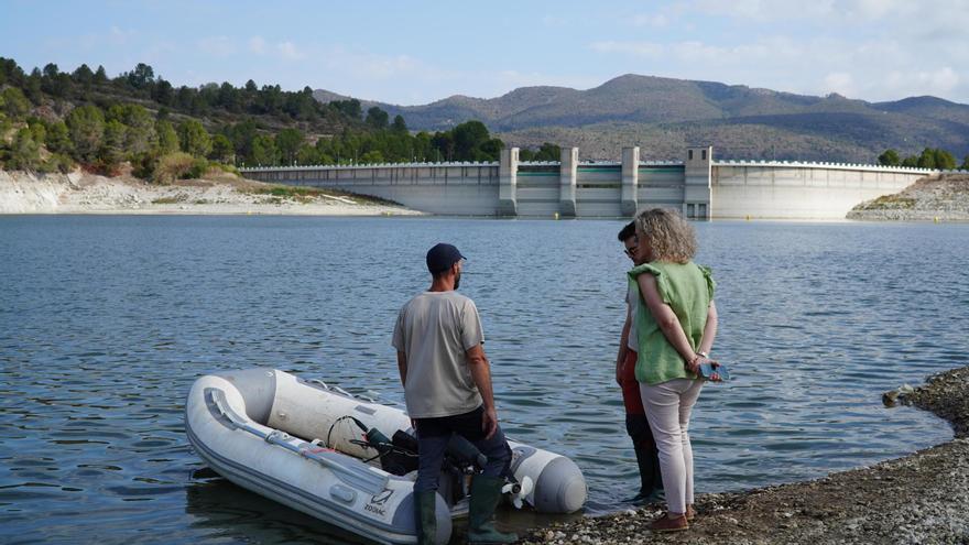La lluvia alcanza la cuenca alta del Serpis y llena la «hucha» de la Safor