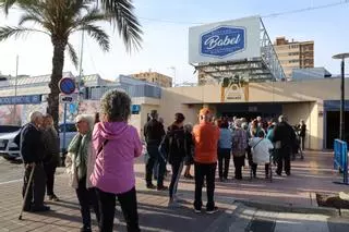 El bono comercio de Alicante disponible el primer día se agota con largas colas