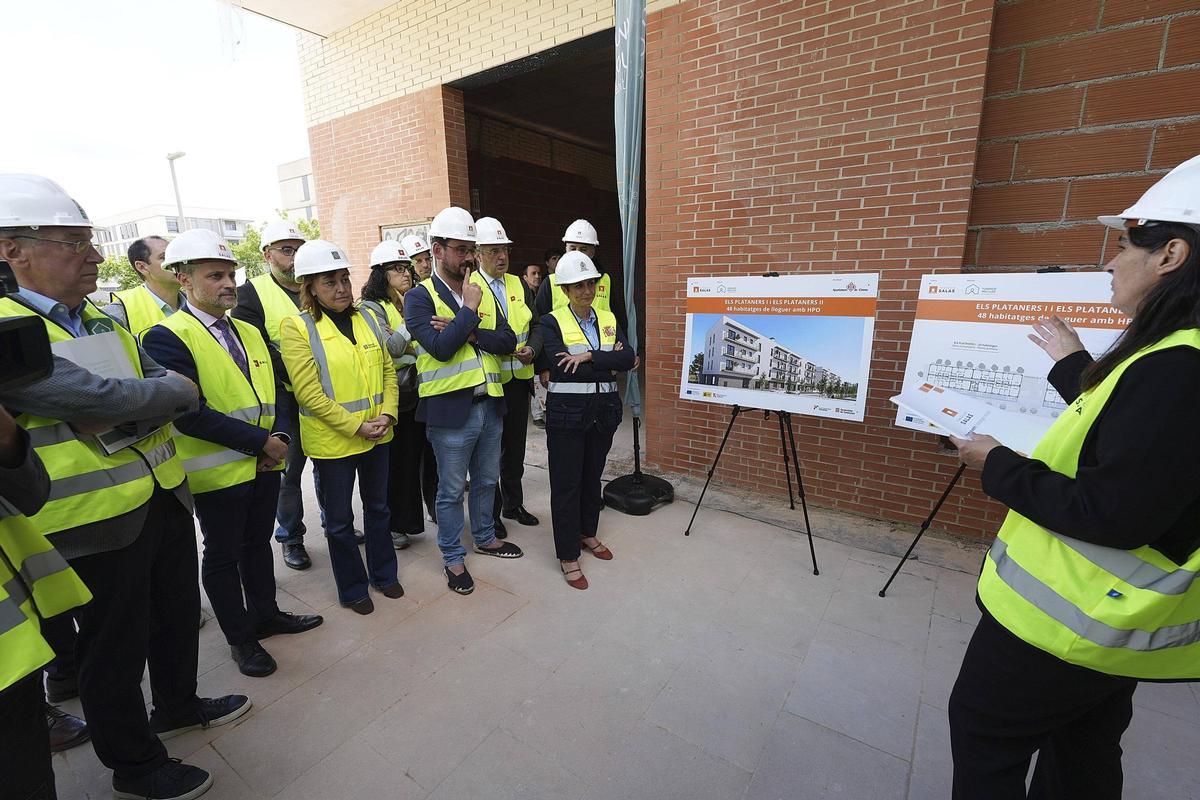 Les imatges de la visita de la ministra d'Habitatge a les obres de pisos protegits a Domeny