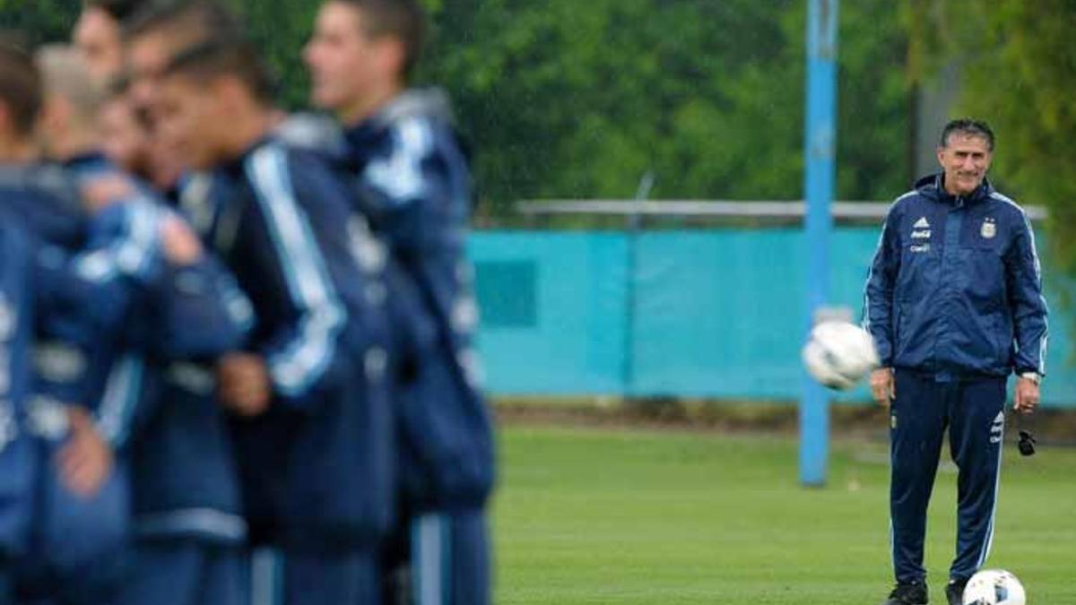 Edgardo Bauza ha dirigido este domingo la sesión de entrenamiento en Ezeiza. El técnico se ha puesto en manos de los jugadores