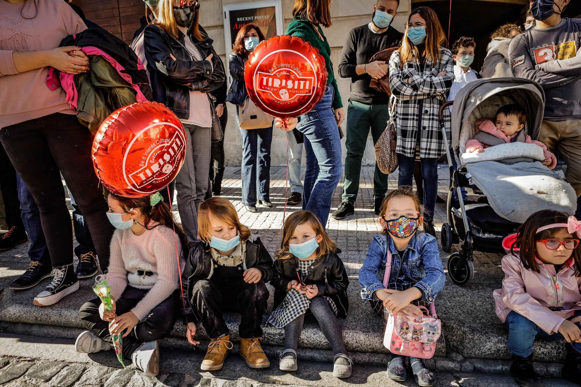 Alcoy da el pistoletazo de salida a su Trilogía del Nadal con el desfile de les Pastoretes