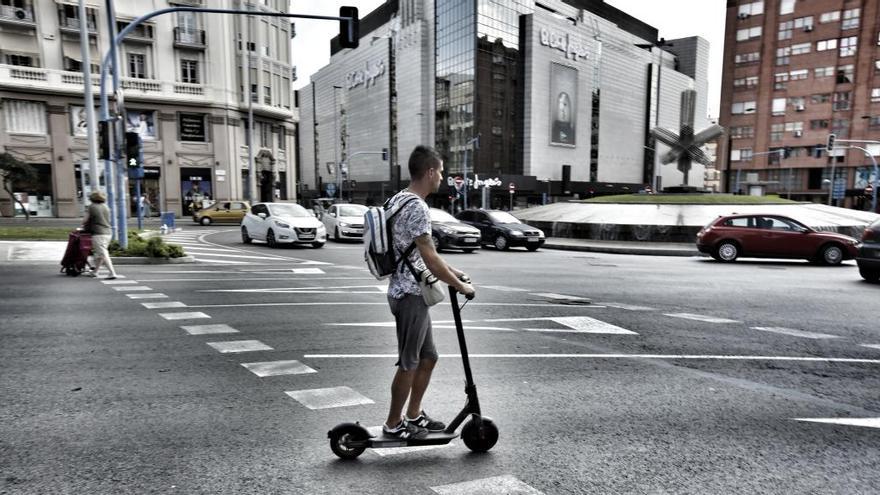 El Ayuntamiento de Alicante limita a 25 kilómetros por hora la velocidad de los patinetes