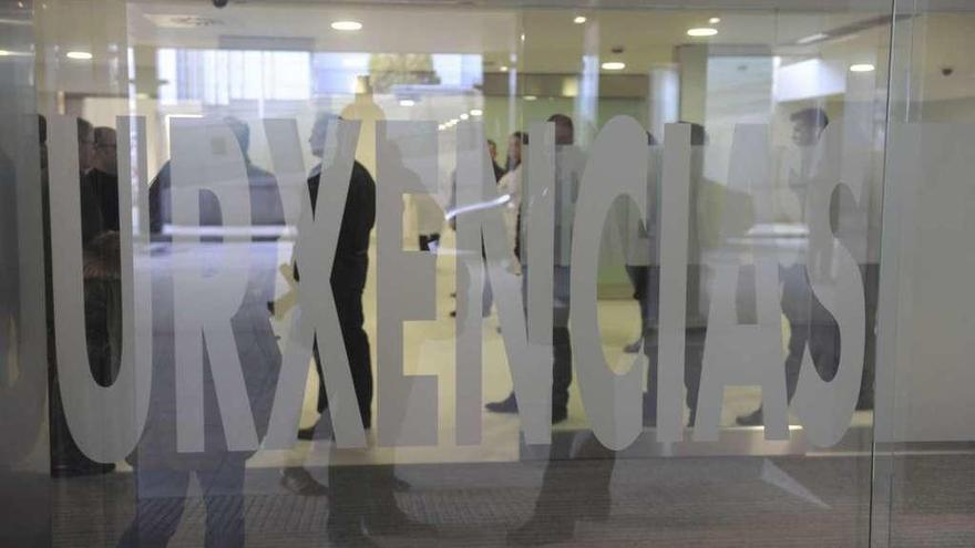 Rótulo en la puerta de entrada del Servicio de Urgencias del Hospital de A Coruña.