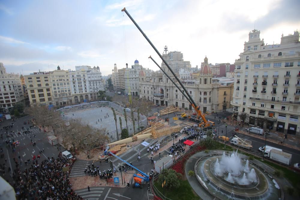 'Plantà' al tombe de la falla municipal