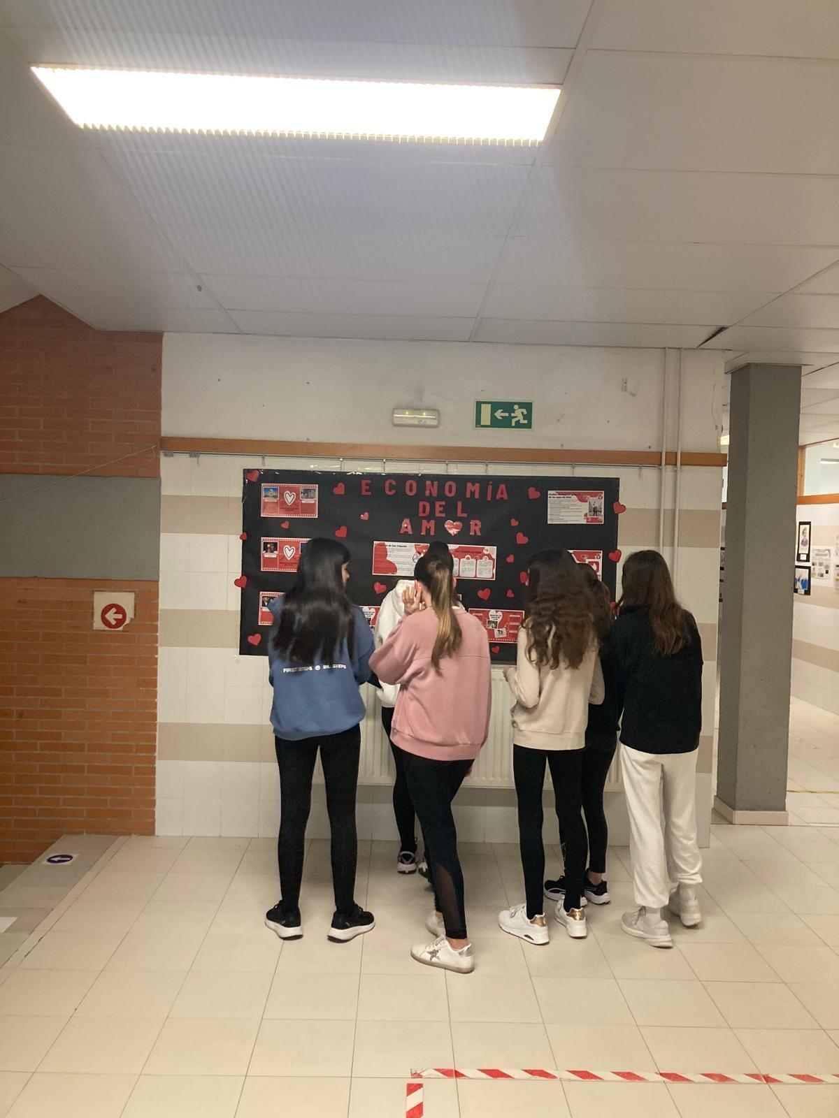 Corazones y Cifras: El IES Ítaca de Zaragoza disecciona el impacto de la "Economía del Amor"