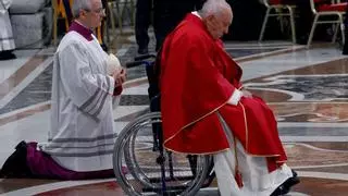 Semana Santa de conjeturas y bajas en la Santa Sede: la salud del Papa desata la rumorología vaticana