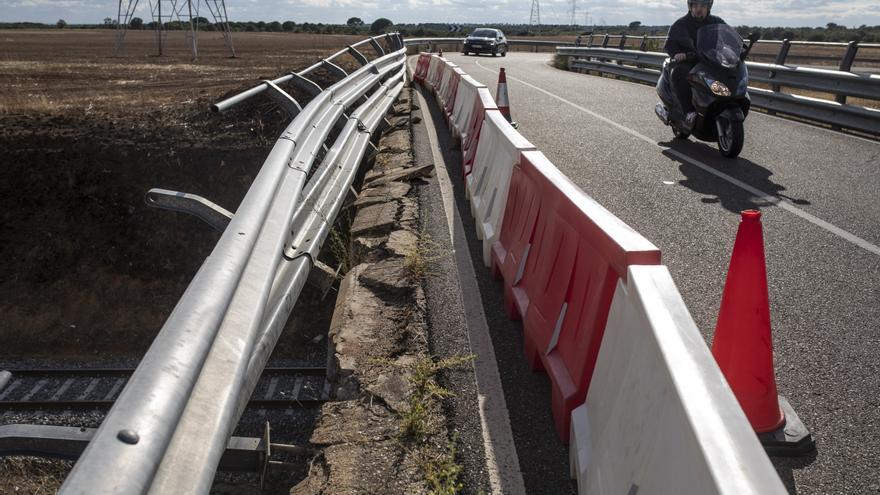 La Diputación espera permiso de ADIF para la reparación del puente de La Hiniesta