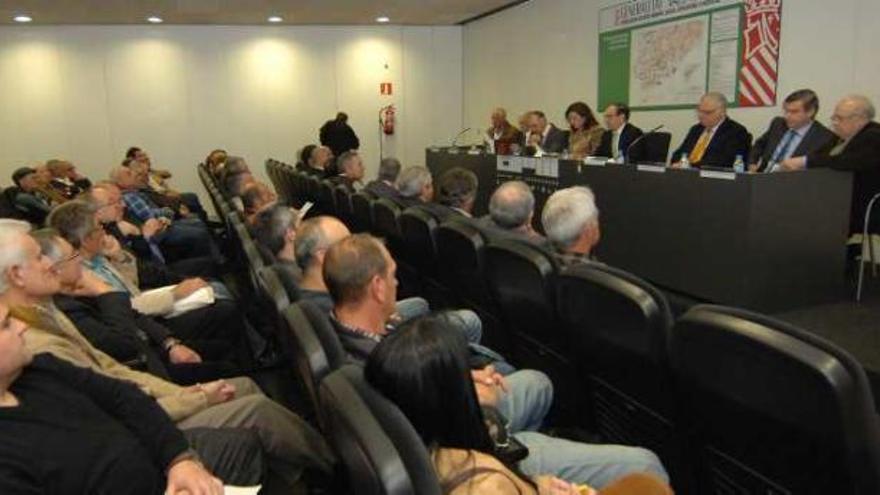 Los regantes de San Enrique recibieron las visitas de Cotino, Benlliure y Mercedes Alonso.