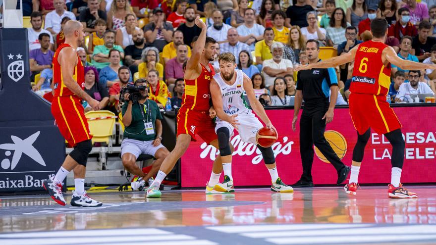 España choca contra las torres NBA de Lituania (77-82)