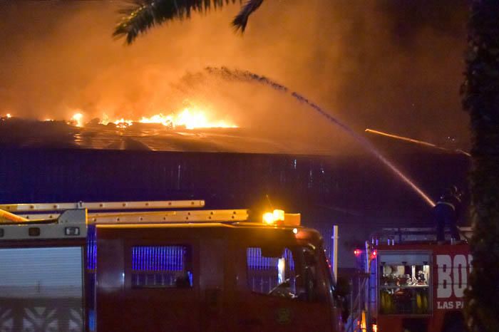 Incendio en la urbanización industrial Las Torres