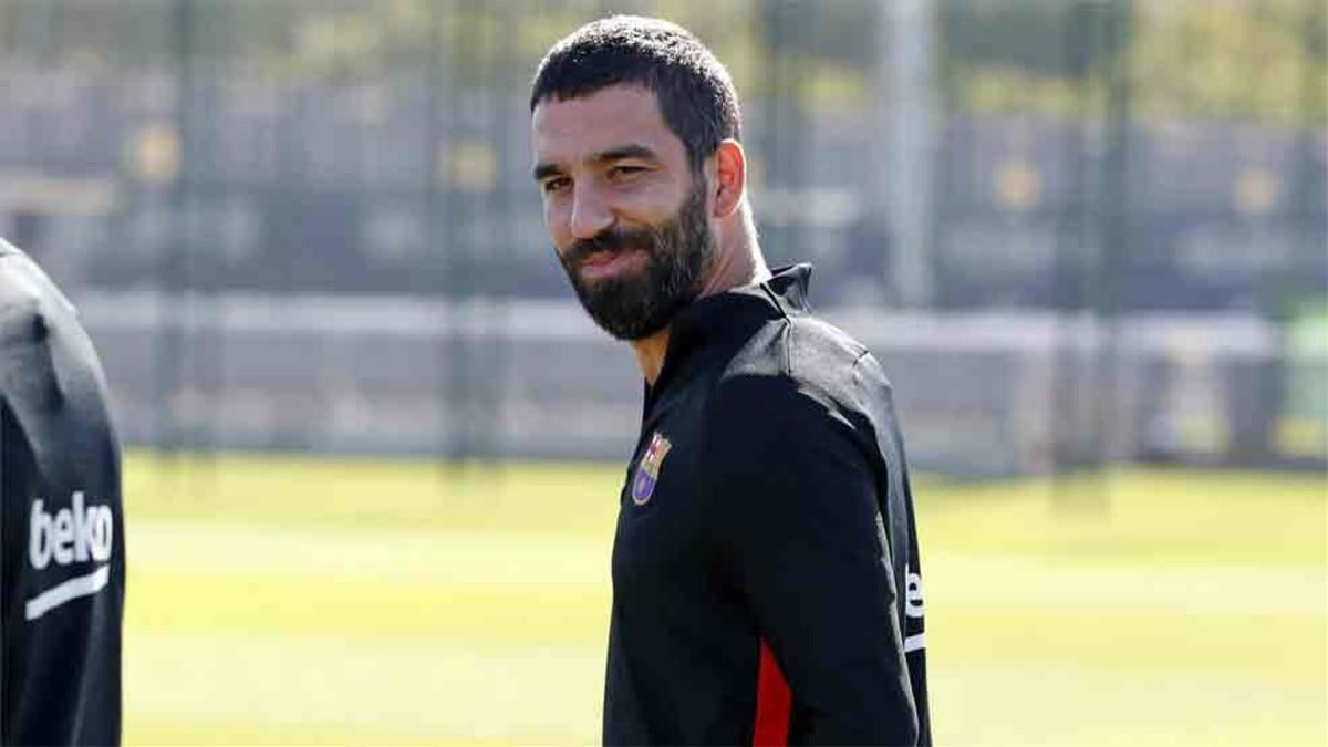 Arda Turan interesa en Turquía