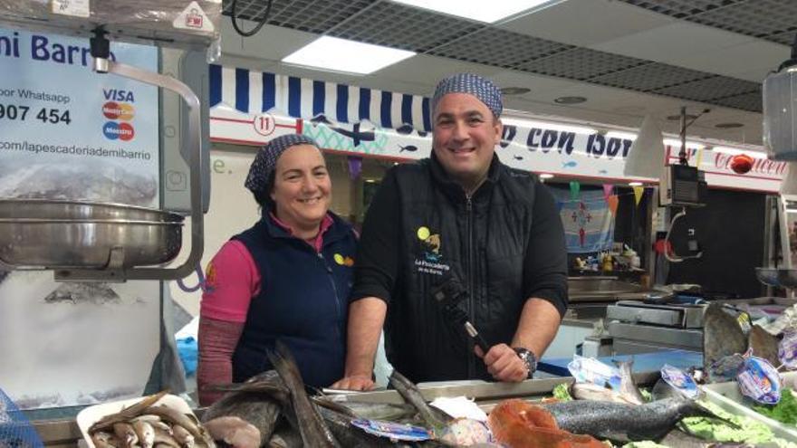 Txema y Bea, los pescaderos 'youtubers' de Vigo