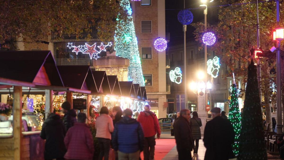 La Rambla s’ha transformat aquests dies amb les casetes de fusta i la decoració nadalenca