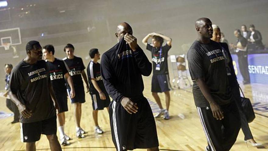 Un cortocircuito obliga a suspender el primer partido de la NBA organizado en México desde 1997