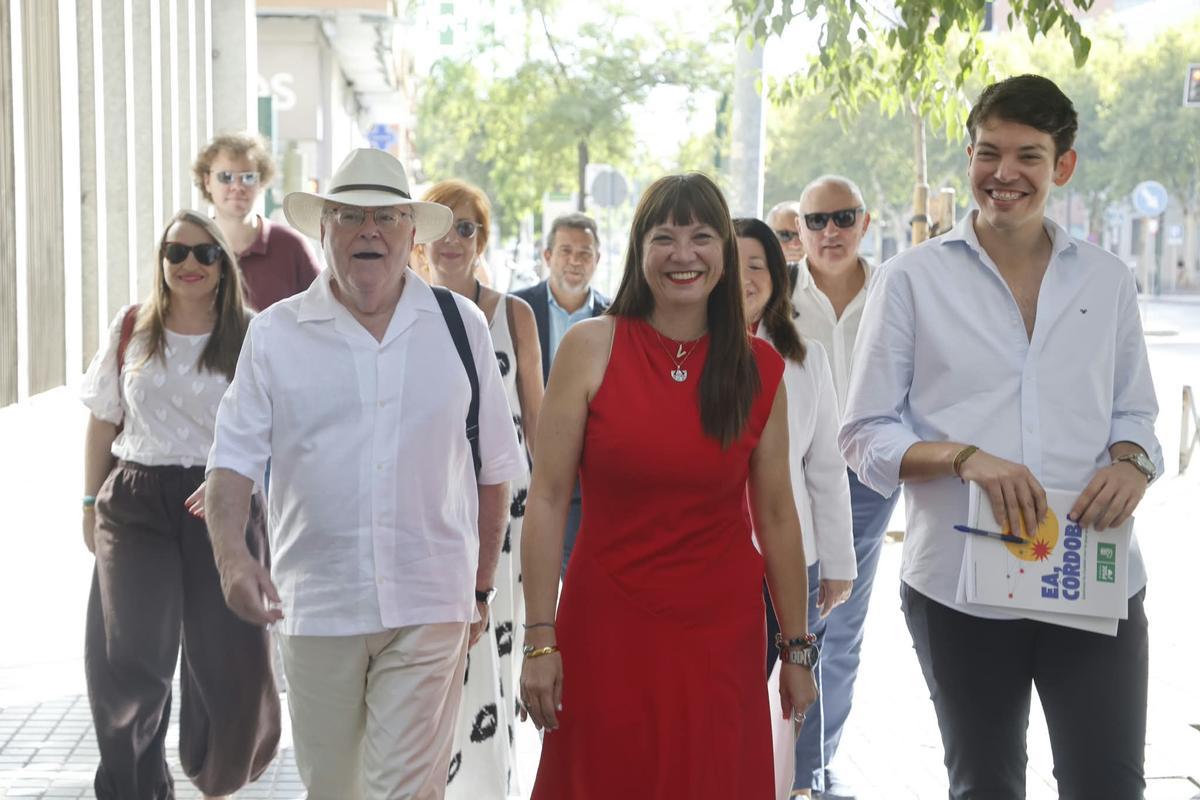 La parlamentaria socialista Victoria Fernández, a su llegada este viernes en la sede del PSOE.