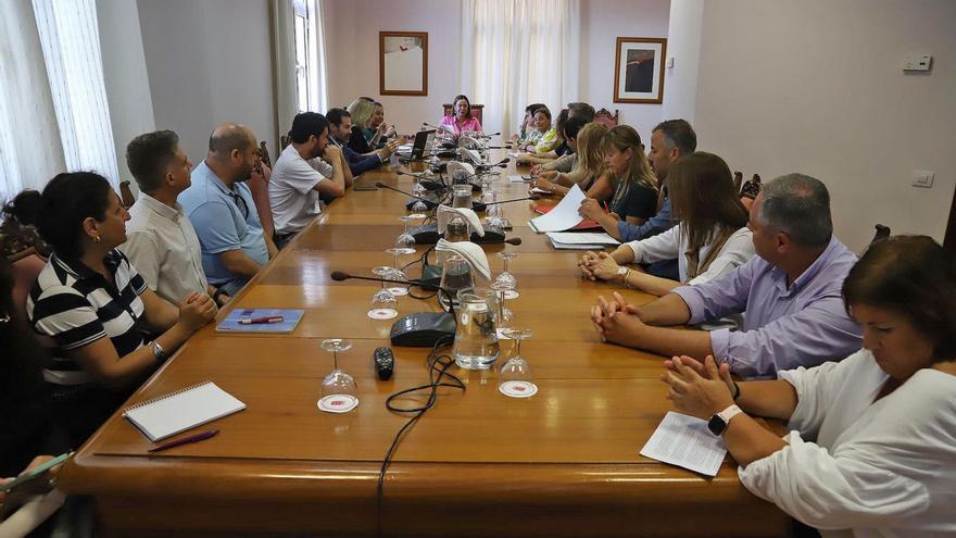 Participantes en la reunión sobre la Formación Profesional en el Cabildo de Lanzarote