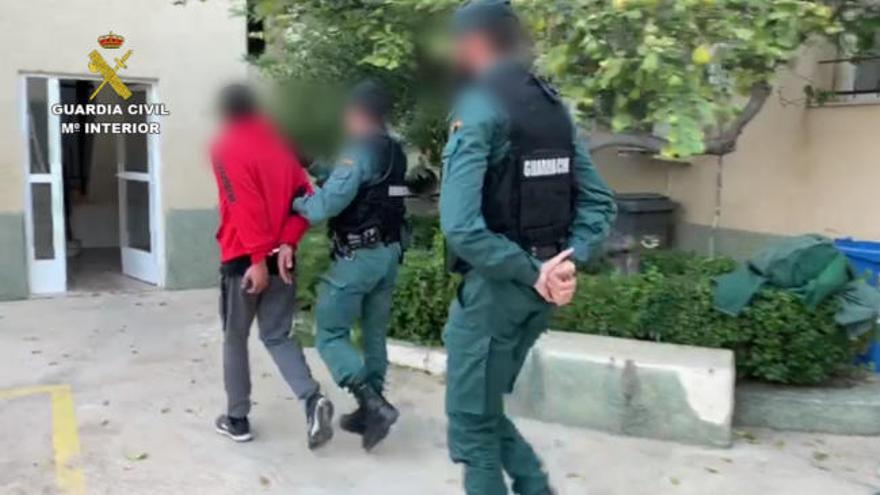 Un prófugo escurridizo, capturado en Redován cuando compraba tabaco en un bar