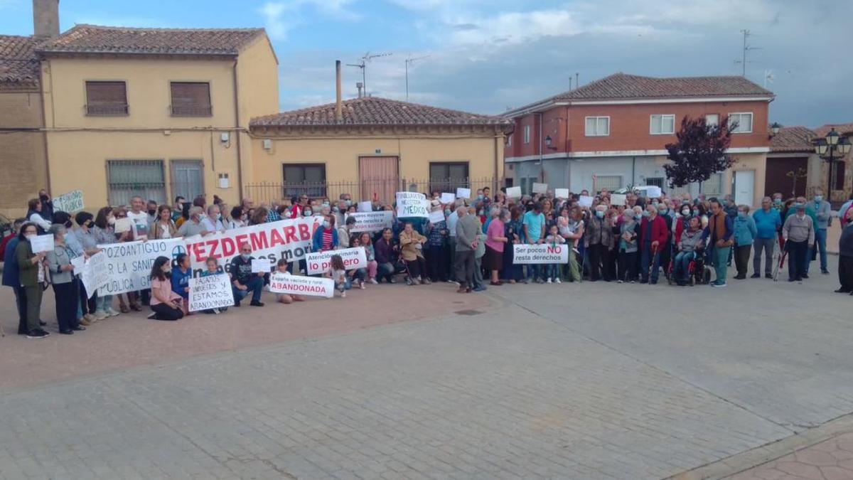 Manifestación en Pinilla de Toro de 350 personas por la sanidad. | C. R.