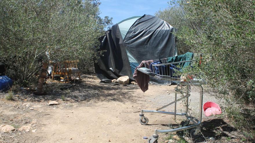 Infraviviendas en los alrededores del campamento ilegal de Can Rova