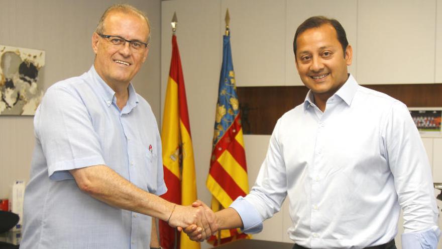 El nuevo presidente de las peñas, Fede Sagreras, se reunió ayer con Anil Murthy.