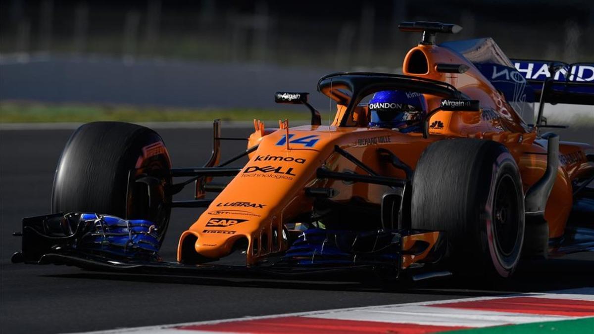 Alonso solo ha podido dar cinco vueltas antes de volver a boxes para cambiar el motor del McLaren