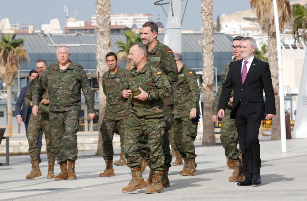 El Rey Felipe VI sigue desde Alicante varias maniobras del Mando de Operaciones Especiales