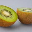 El kiwi contiene el doble de vitamina C que la naranja.