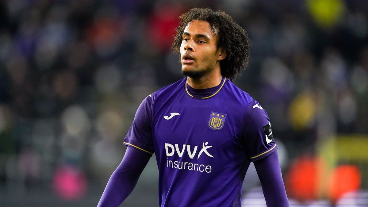Zirkzee, durante la sua permanenza all'Anderlecht