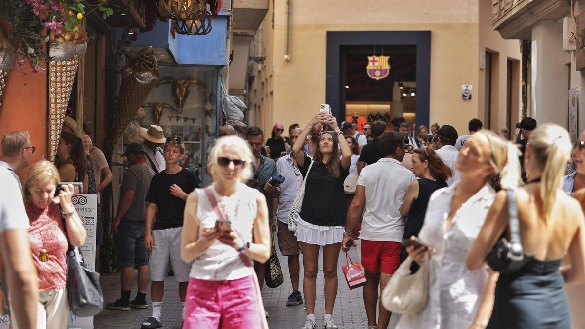 Los mallorquines piden a gritos reducir el turismo: Ocho de cada diez quieren menos visitantes y cruceros