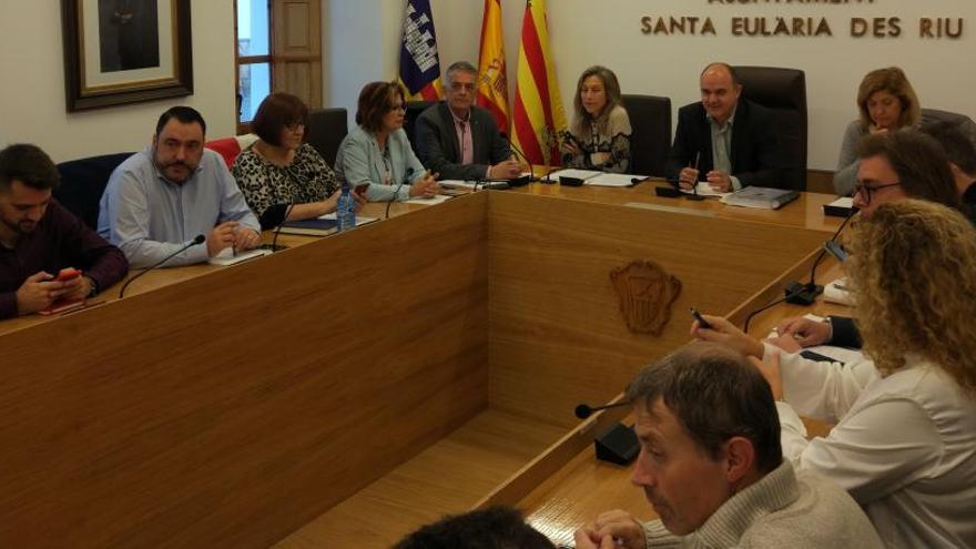 El grupo del PSOE y parte del equipo de gobierno, esta mañana durante el pleno.