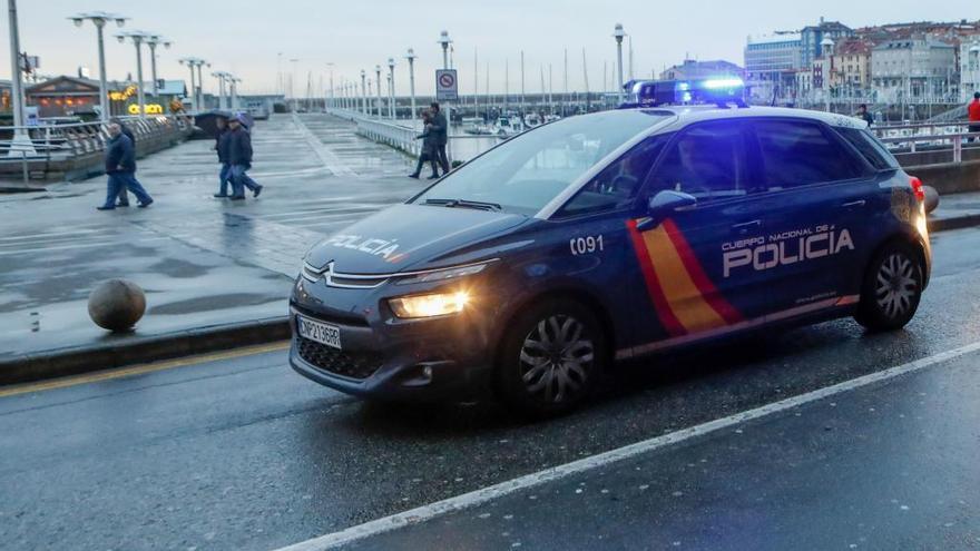 Denuncian por posesión de drogas a los dueños de un bar de Gijón que escondían hachís en su futbolín