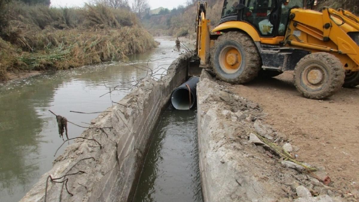 Obras de reparación del colector dañado en las lluvias de 2016 en Ontinyent.